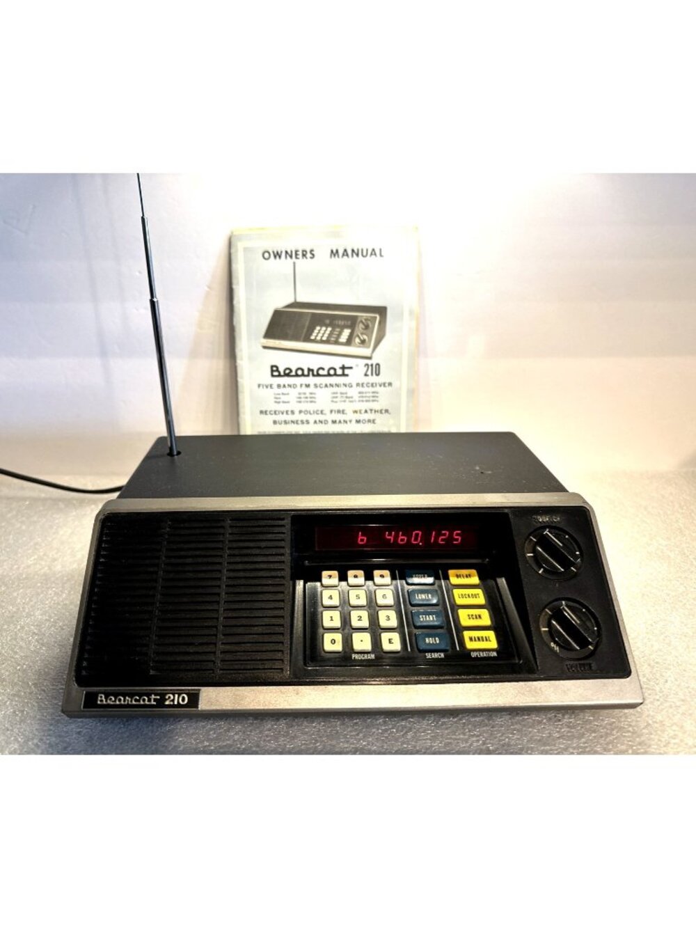 Bearcat 210 Five Band FM Scanner Made In USA Tested & Works Great SEE THE VIDEO